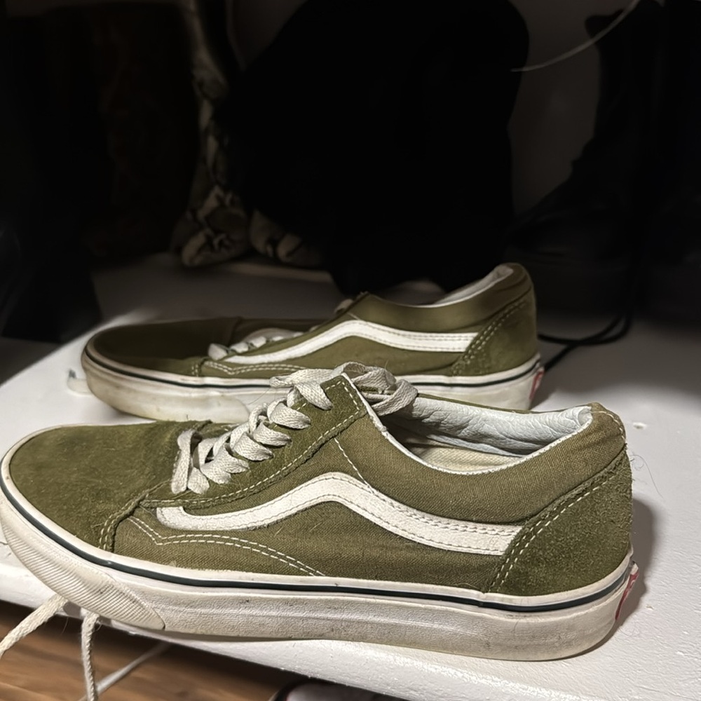 Green vans - Picture 2 of 5